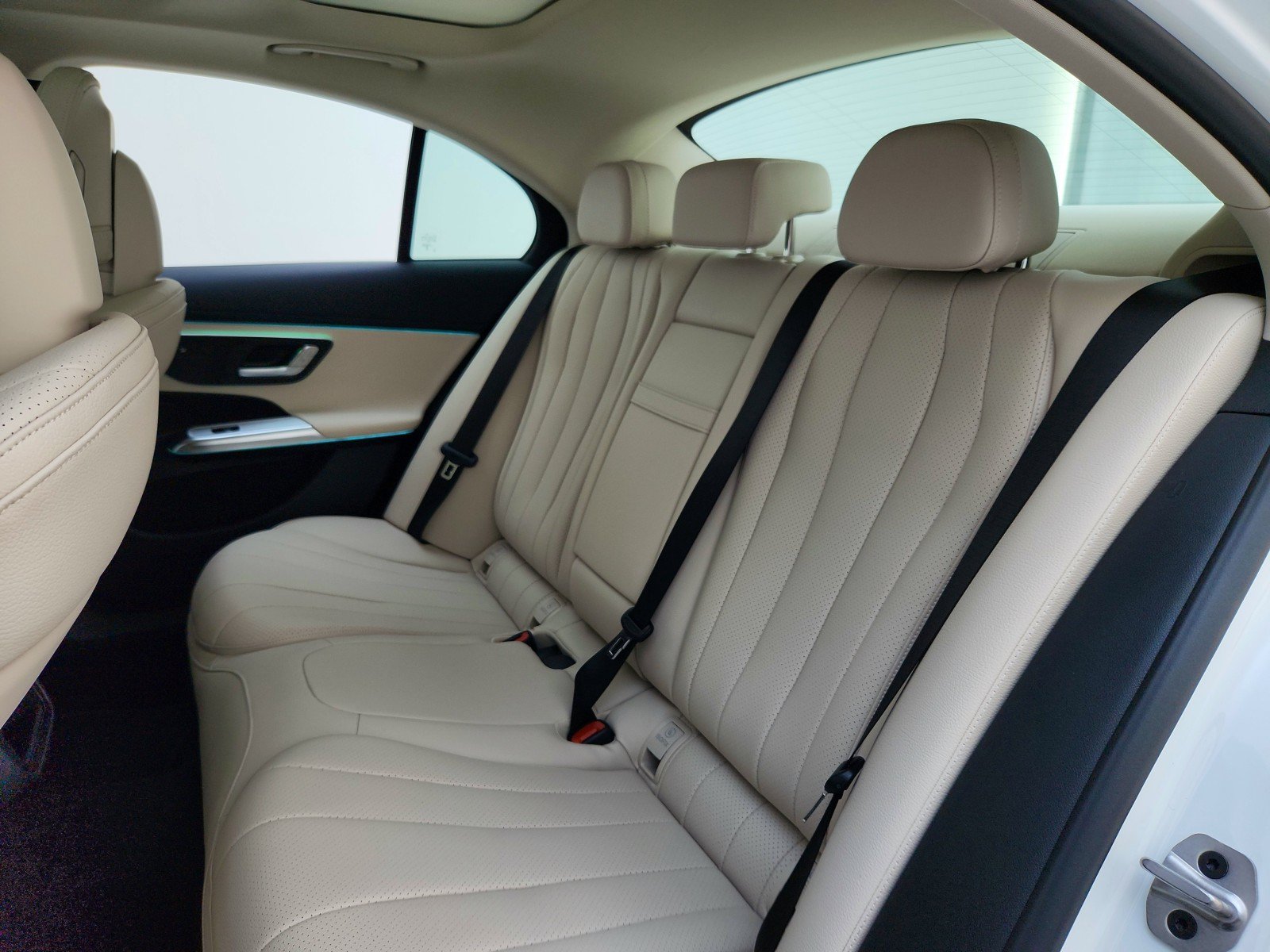 New 2026 Mercedes-Benz E 350 4MATIC Sedan image 18