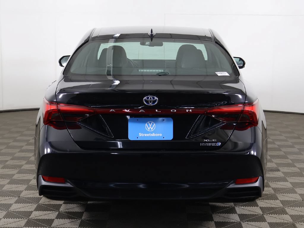 Used 2019 Toyota Avalon XLE w/ Moonroof Package FWD image 12