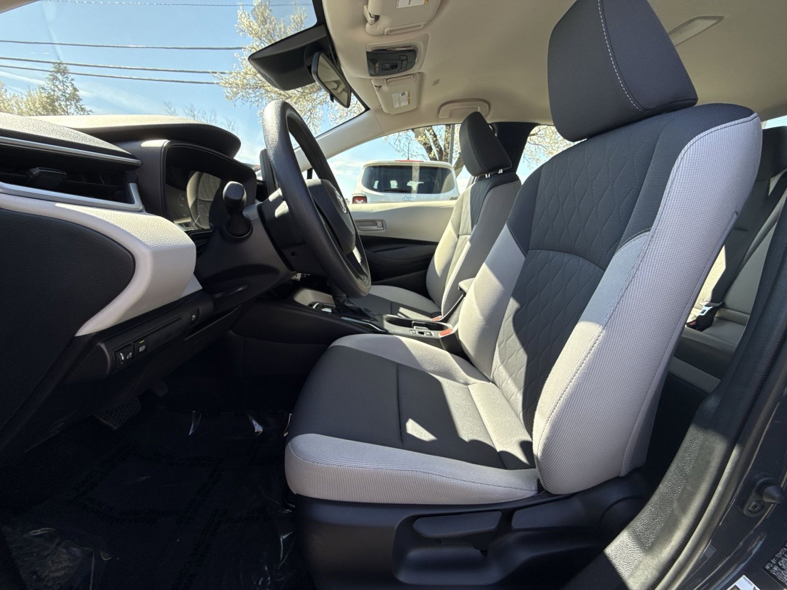 Used 2025 Toyota Corolla LE image 13