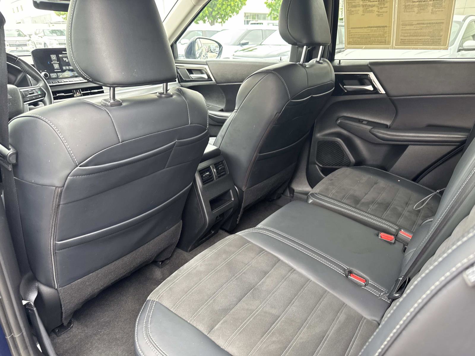 Used 2024 Mitsubishi Outlander FWD image 10