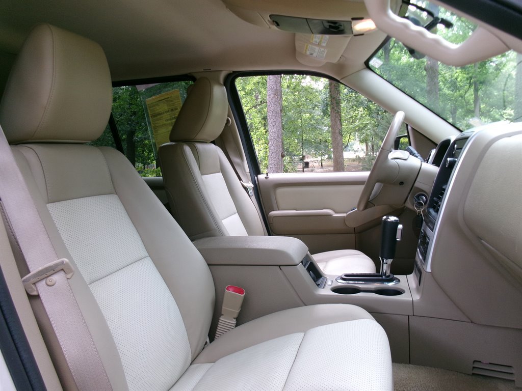 Used 2010 Mercury Mountaineer AWD image 22