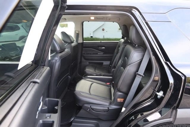 Certified 2025 Nissan Pathfinder SL w/ SL Premium Package FWD image 25