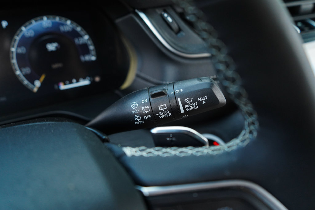Used 2025 Jeep Grand Cherokee Limited AWD/4WD image 32