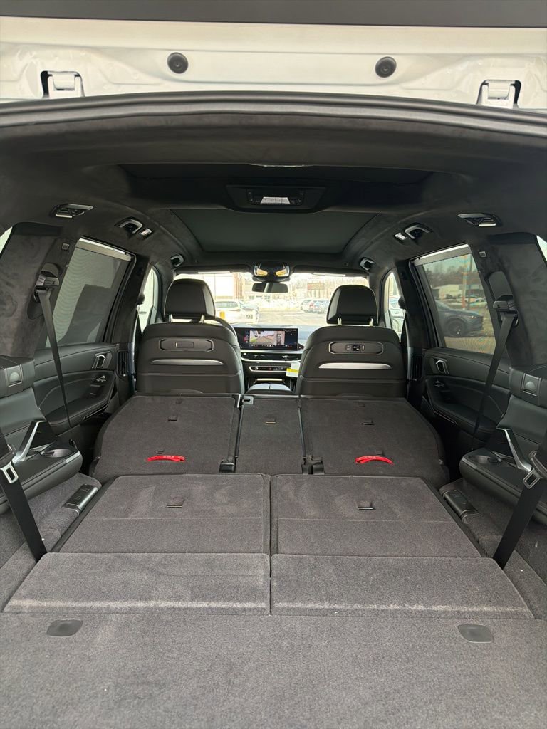 New 2026 BMW X7 M60i w/ Climate Comfort Package image 16