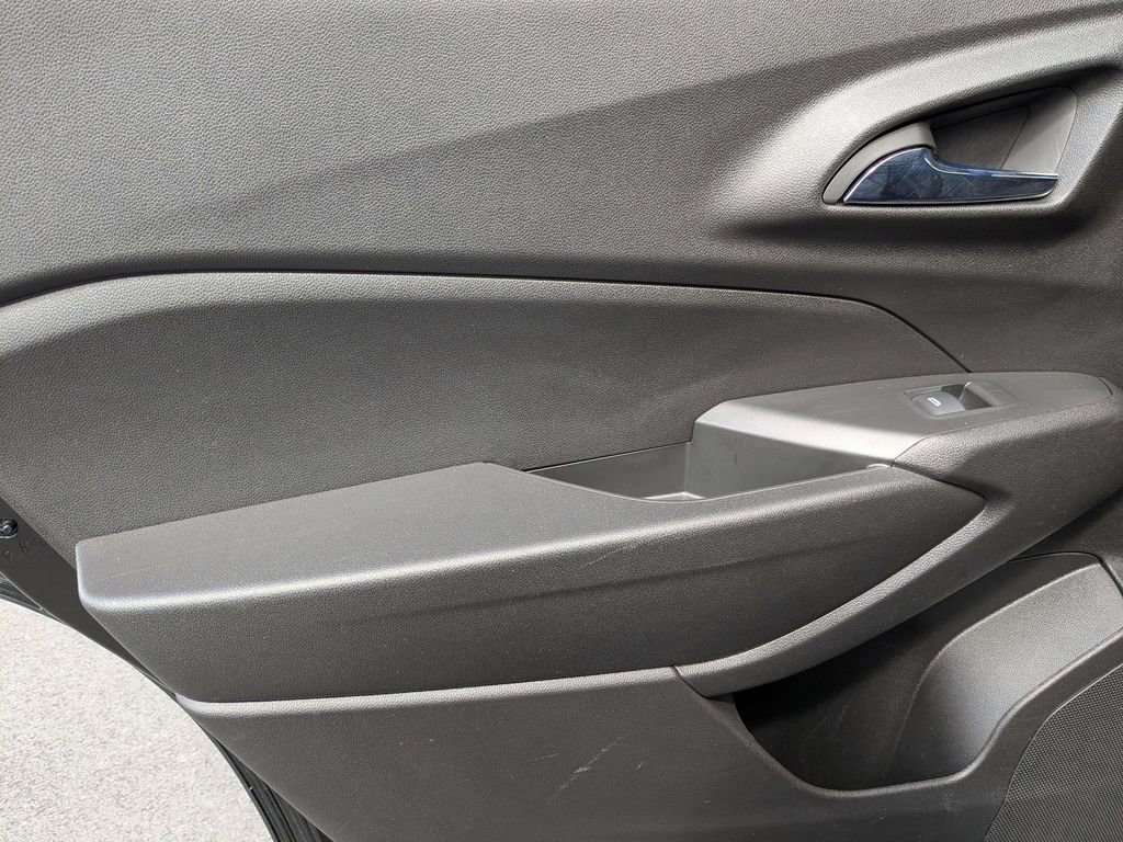 Used 2025 Chevrolet Trax LT w/ LT Convenience Package image 24