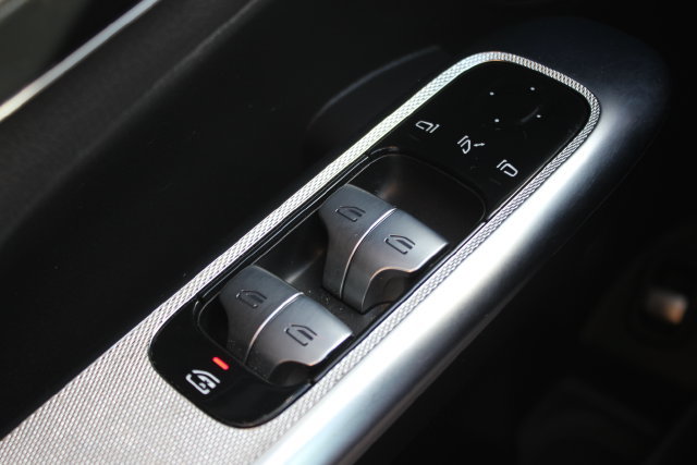 Used 2025 Mercedes-Benz GLC 300 4MATIC image 18