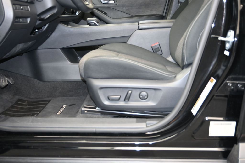 Certified 2023 Nissan Rogue SV FWD image 20