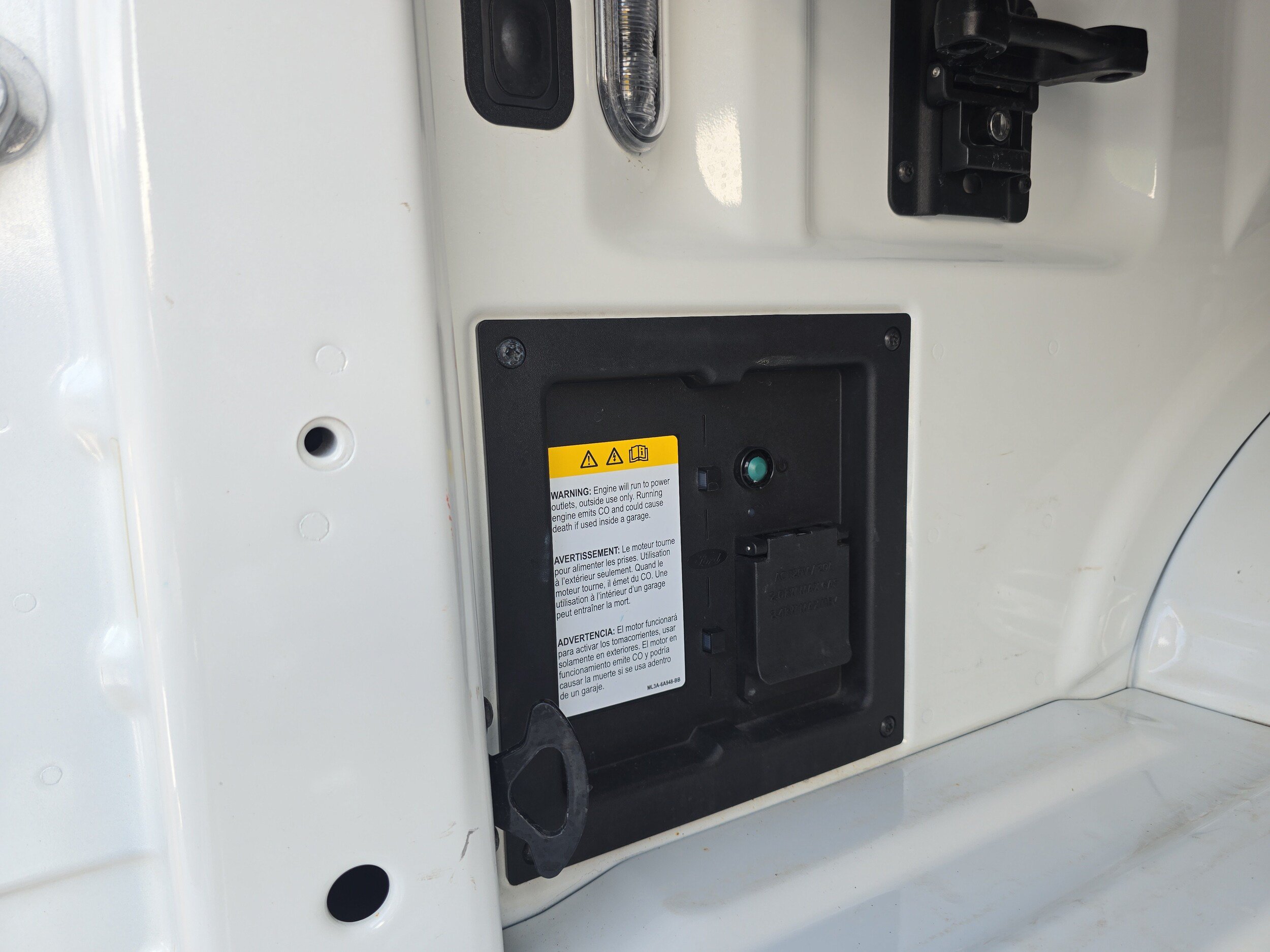Used 2022 Ford F150 Lariat w/ Equipment Group 502A High AWD/4WD image 9