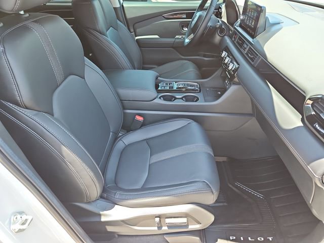 Used 2025 Honda Pilot Touring image 12