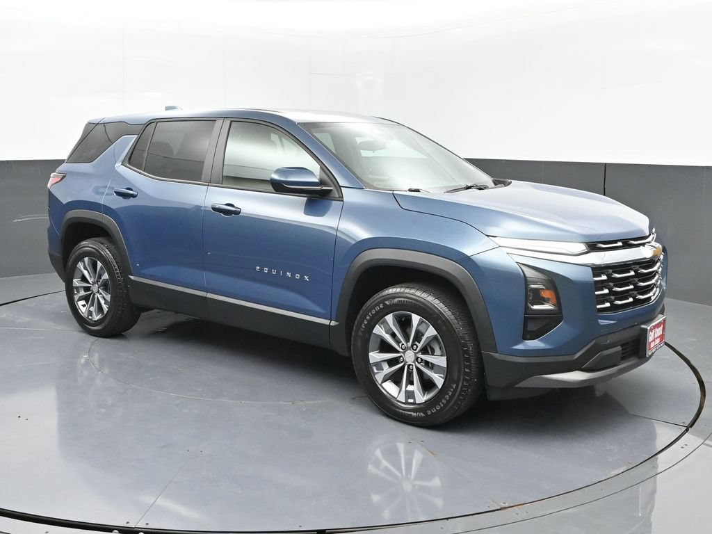 Used 2025 Chevrolet Equinox LT FWD image 2