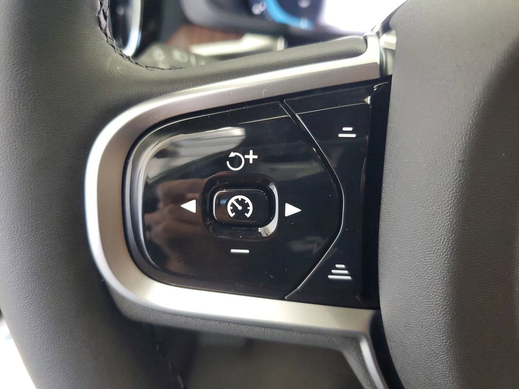 New 2025 Volvo V60 B5 Cross Country Ultra w/ Protection Package Premier image 24