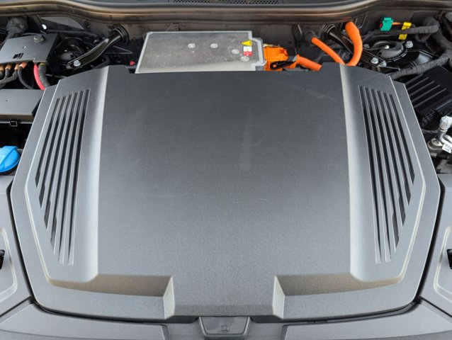Used 2022 Audi e-tron Premium w/ Convenience Plus Package AWD/4WD image 25