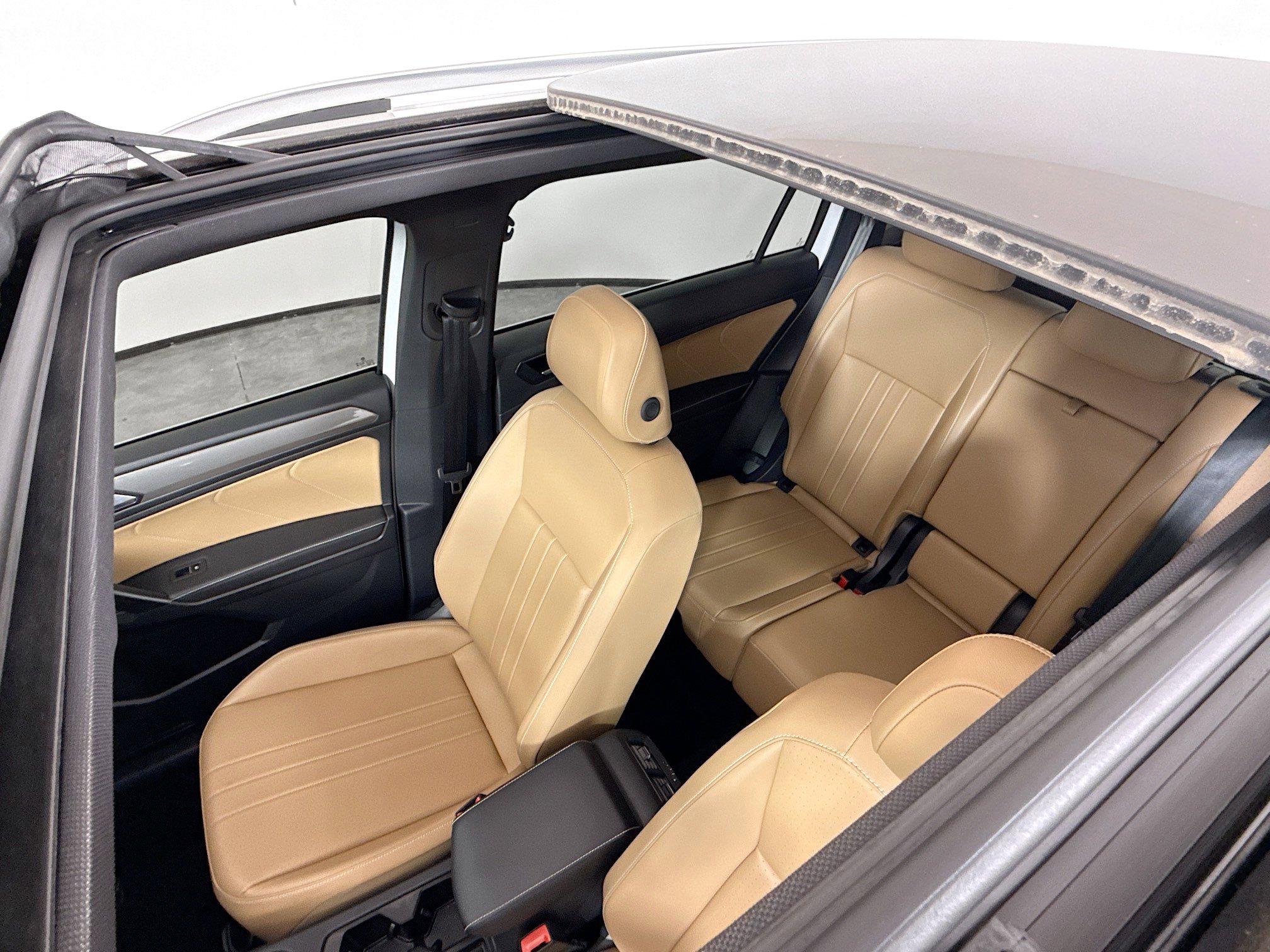 Used 2024 Volkswagen Tiguan SE image 13