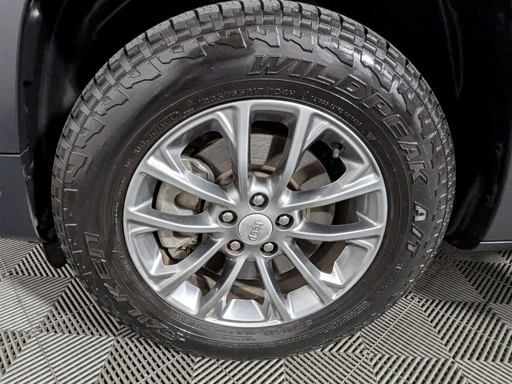 Used 2020 Jeep Cherokee Latitude Plus image 43