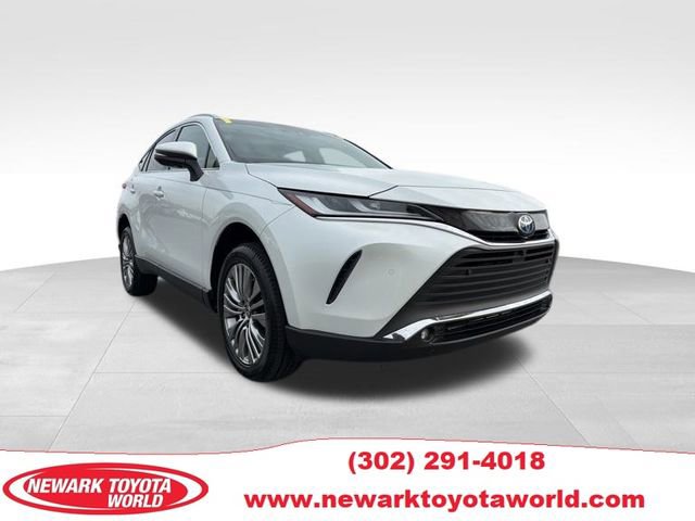 Used 2024 Toyota Venza Limited image 1