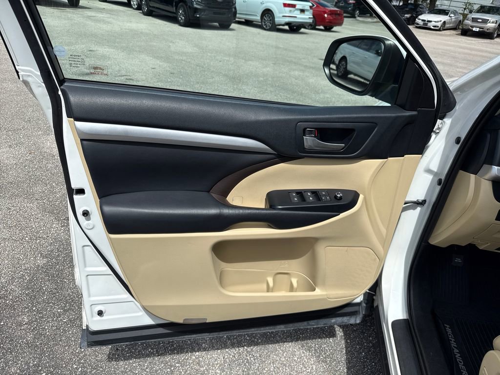 Used 2019 Toyota Highlander XLE image 14