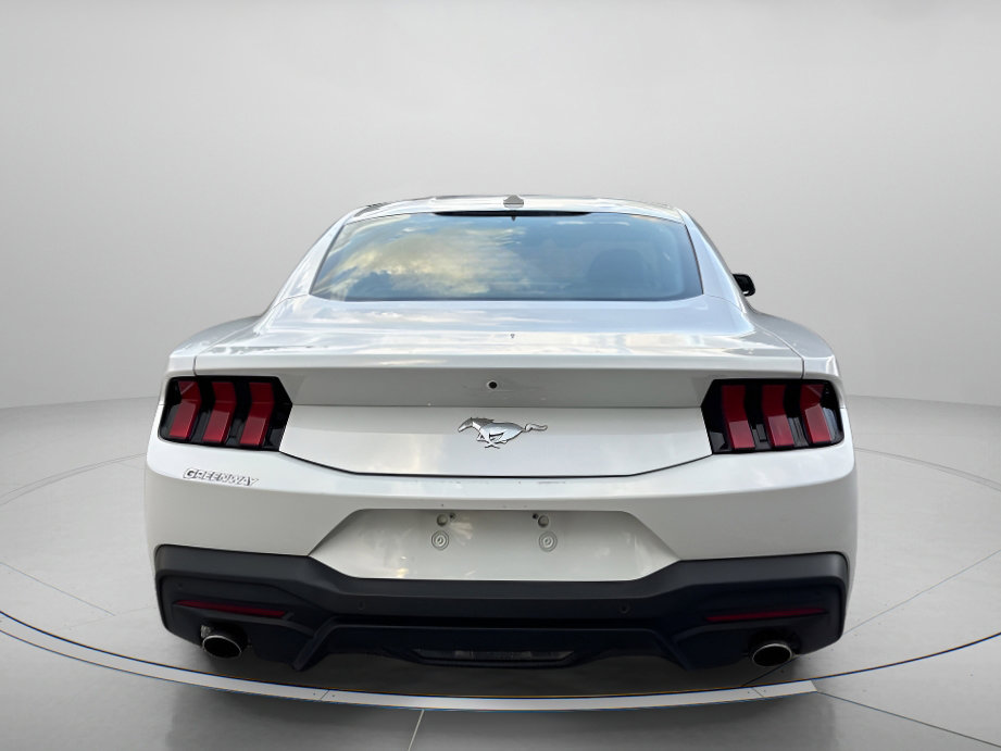 Used 2024 Ford Mustang Coupe image 4