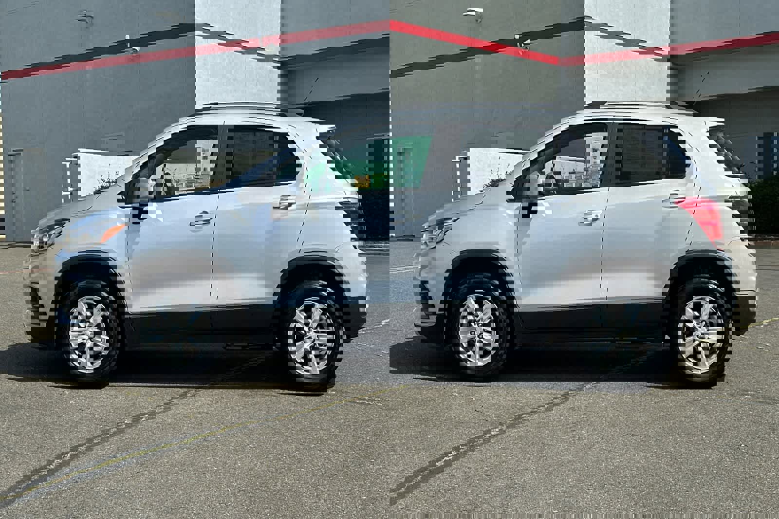 Used 2021 Chevrolet Trax LT image 9