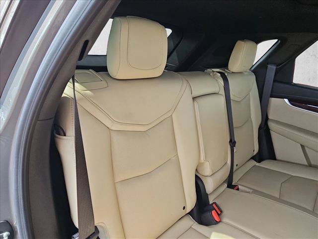 Used 2017 Cadillac XT5 Luxury w/ Driver Awareness Package FWD image 15
