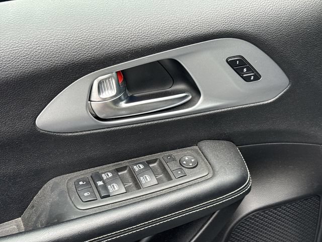 Used 2021 Chrysler Pacifica Touring-L w/ Uconnect Theater Family Group AWD/4WD image 22