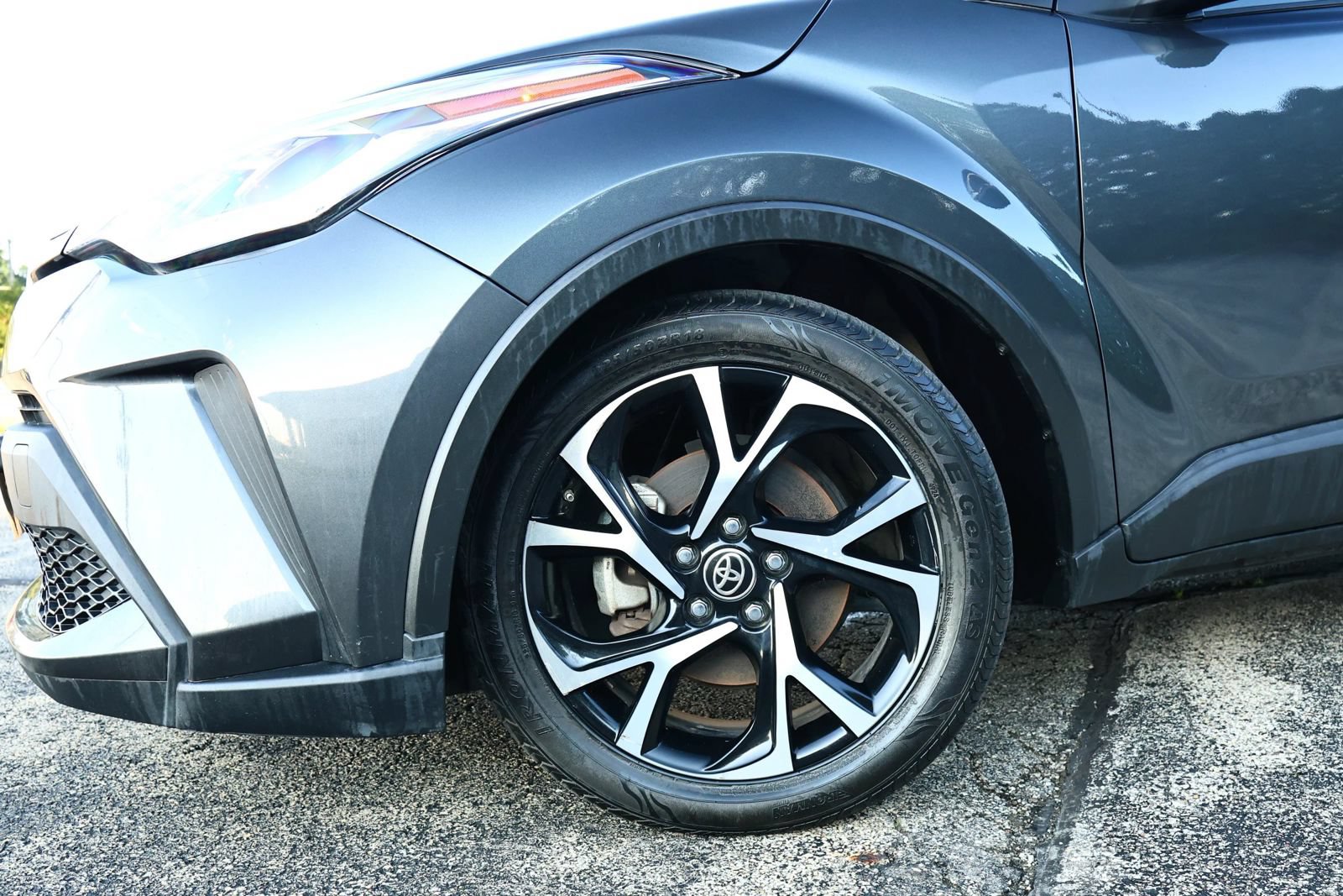 Used 2021 Toyota C-HR XLE FWD image 28