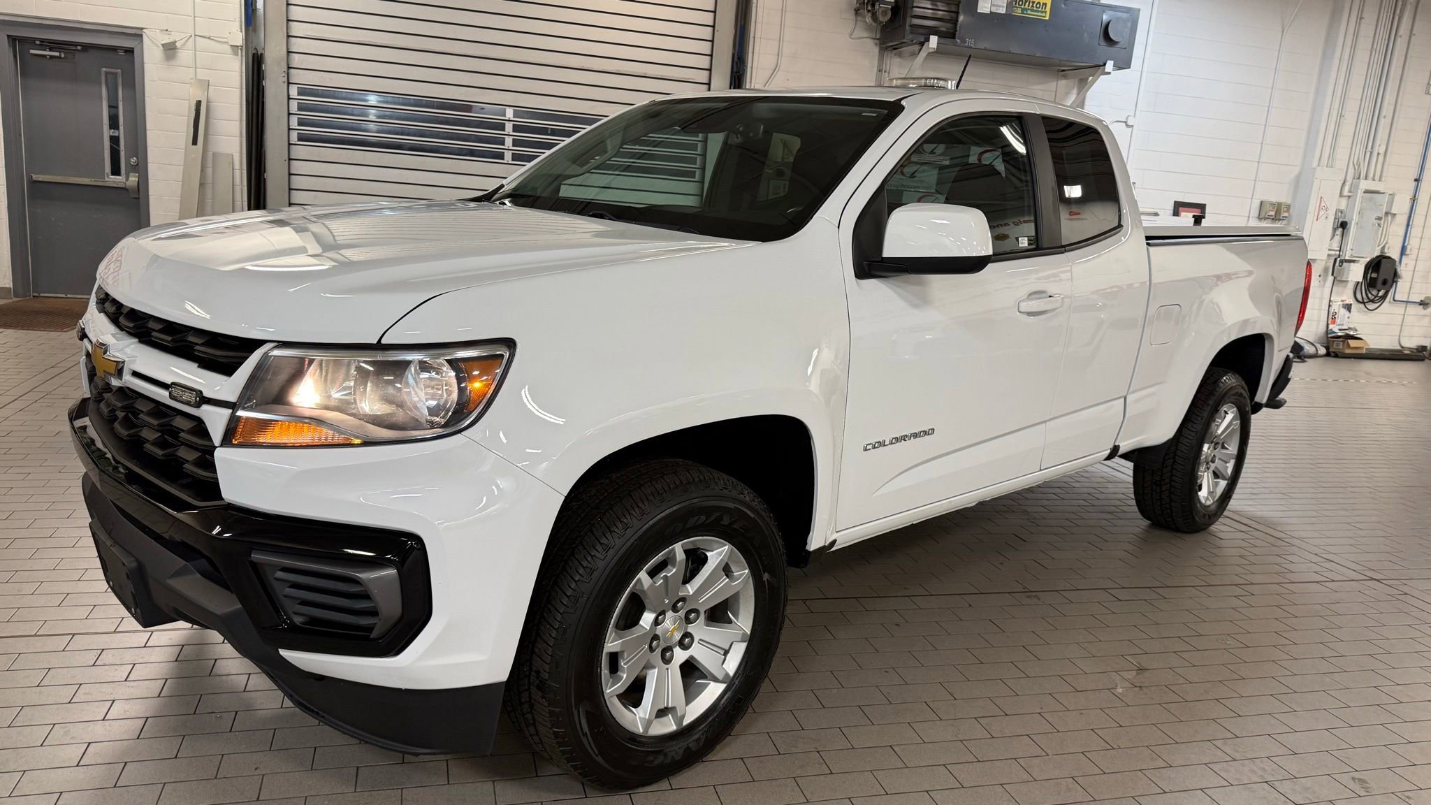 Used 2022 Chevrolet Colorado LT w/ Fleet Safety Package video 2
