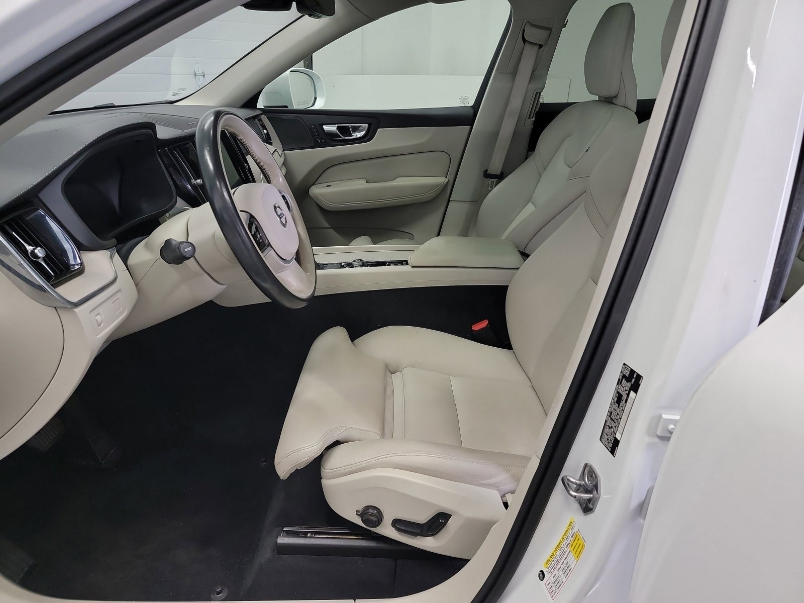 Used 2020 Volvo XC60 T6 Inscription image 6