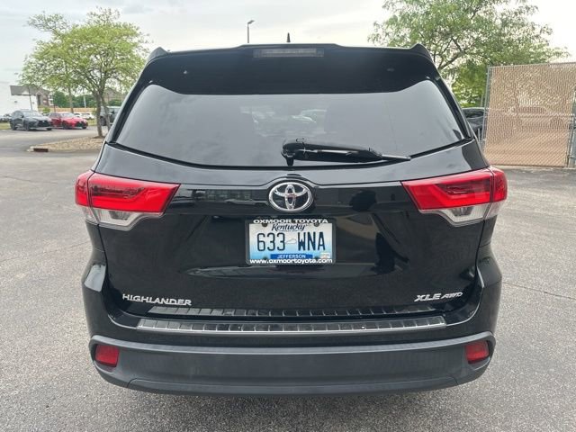 Used 2017 Toyota Highlander XLE AWD/4WD image 4