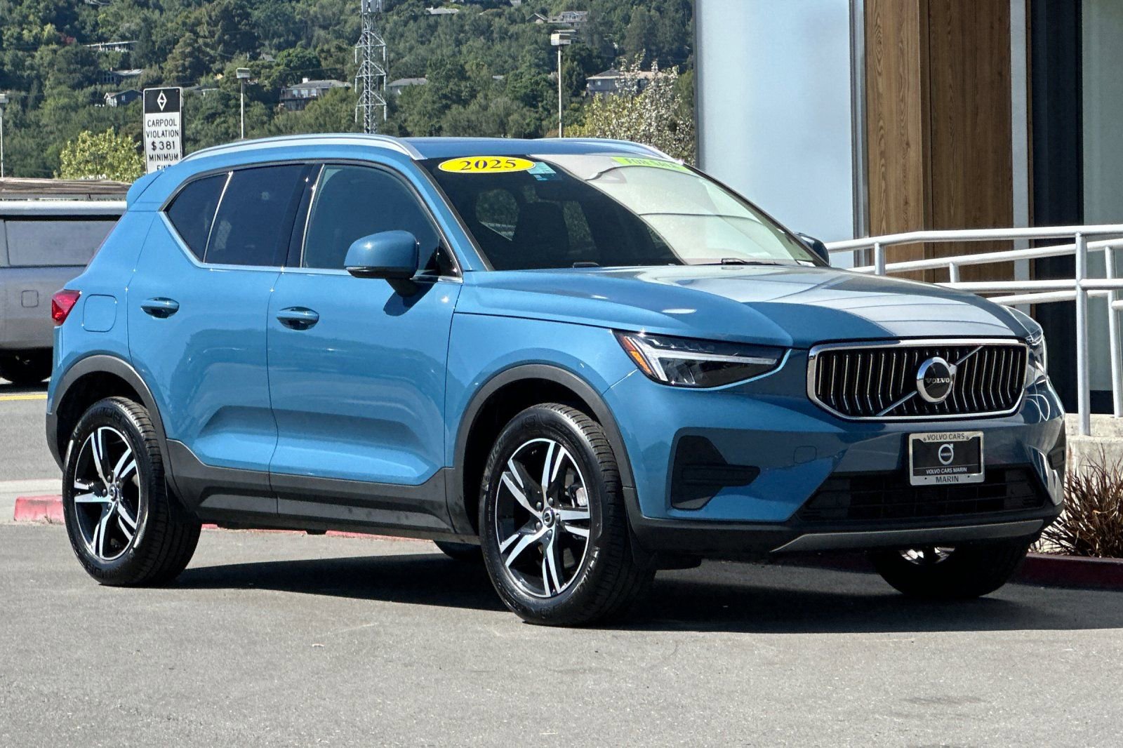 Used 2025 Volvo XC40 B5 Core AWD/4WD image 10
