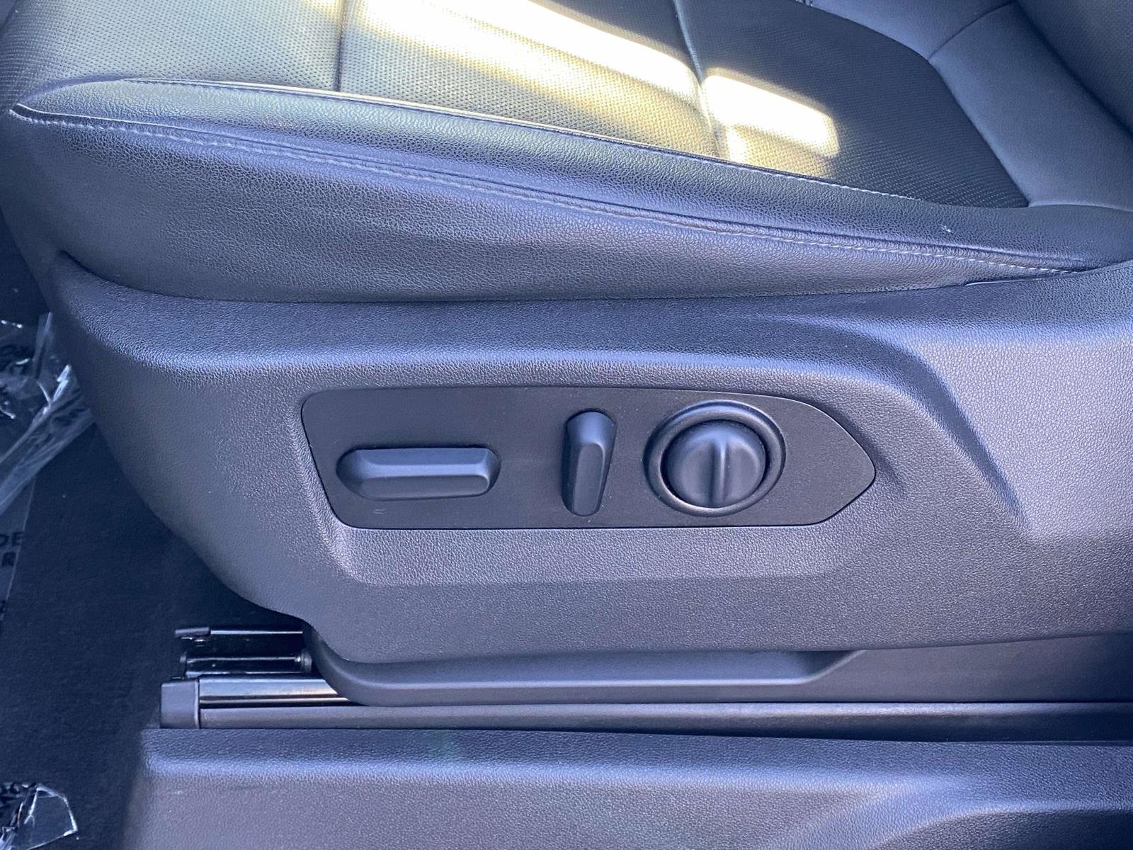 Used 2021 Chevrolet Silverado 2500 LTZ w/ LTZ Convenience Package image 15