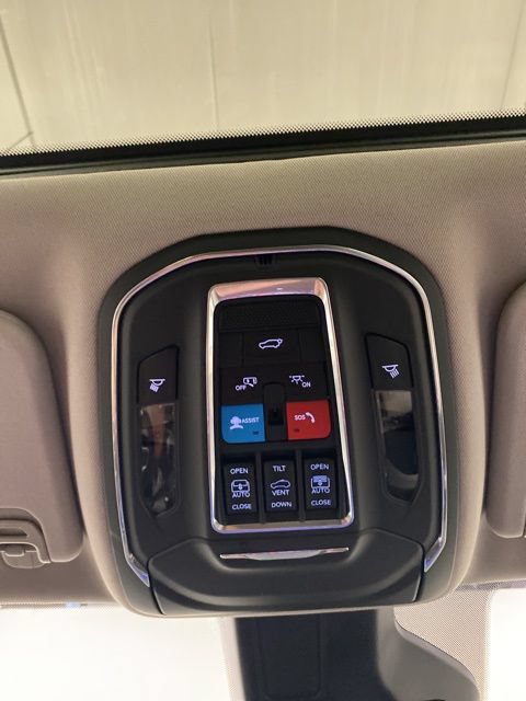 Used 2023 Jeep Wagoneer Series III w/ Premium Group I AWD/4WD image 15