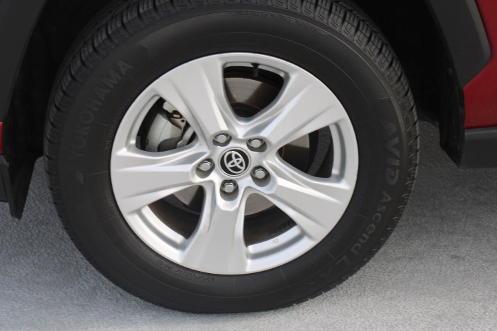 Certified 2021 Toyota RAV4 XLE w/ Convenience Package AWD/4WD image 9