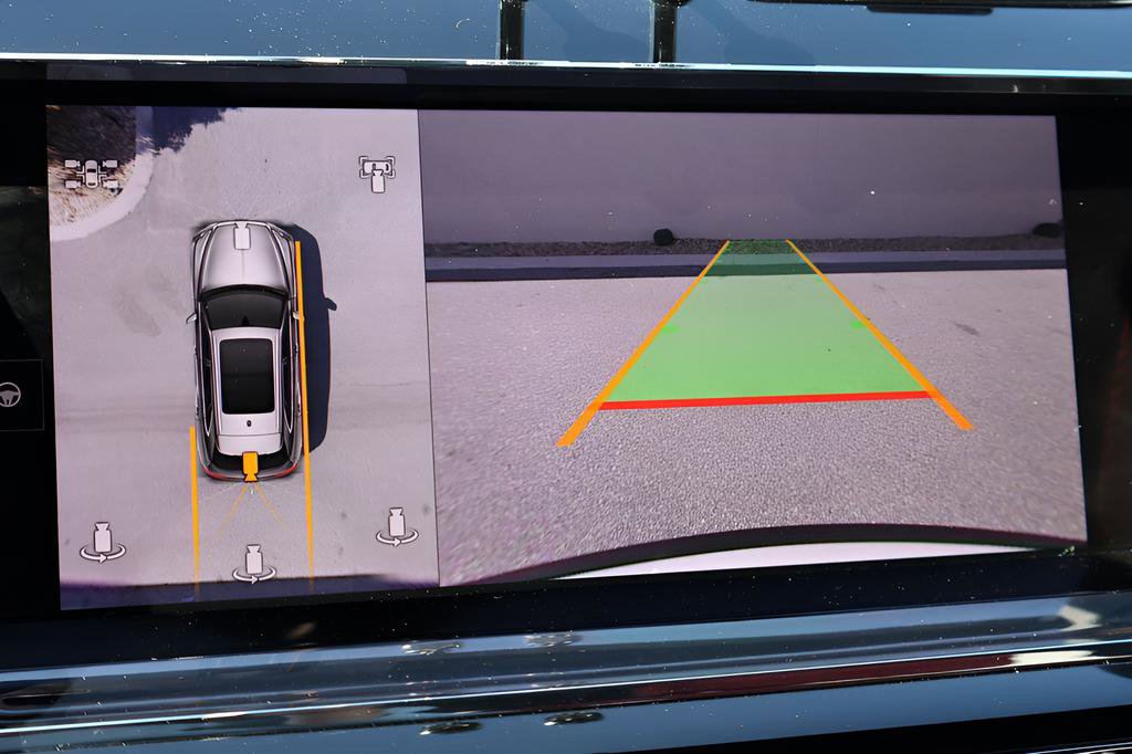 Used 2025 Bentley Bentayga image 27