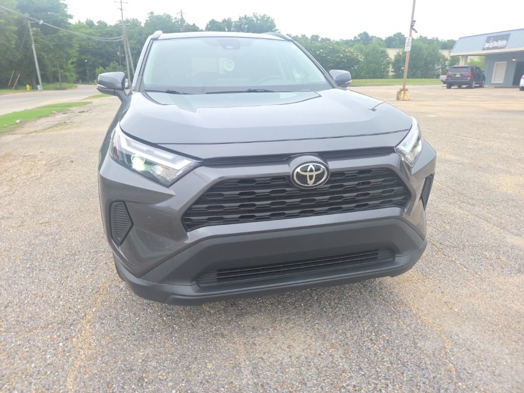 Used 2023 Toyota RAV4 XLE w/ Convenience Package FWD image 2