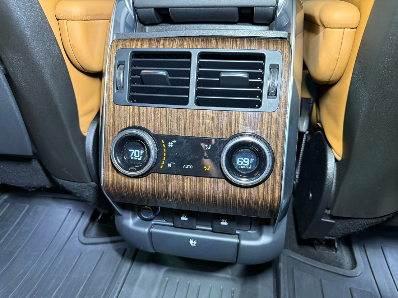 Used 2018 Land Rover Range Rover Sport Supercharged image 39