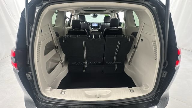 Used 2023 Chrysler Pacifica Limited image 17