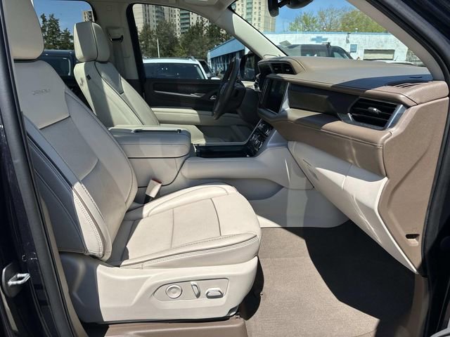 Used 2023 GMC Yukon XL Denali image 10