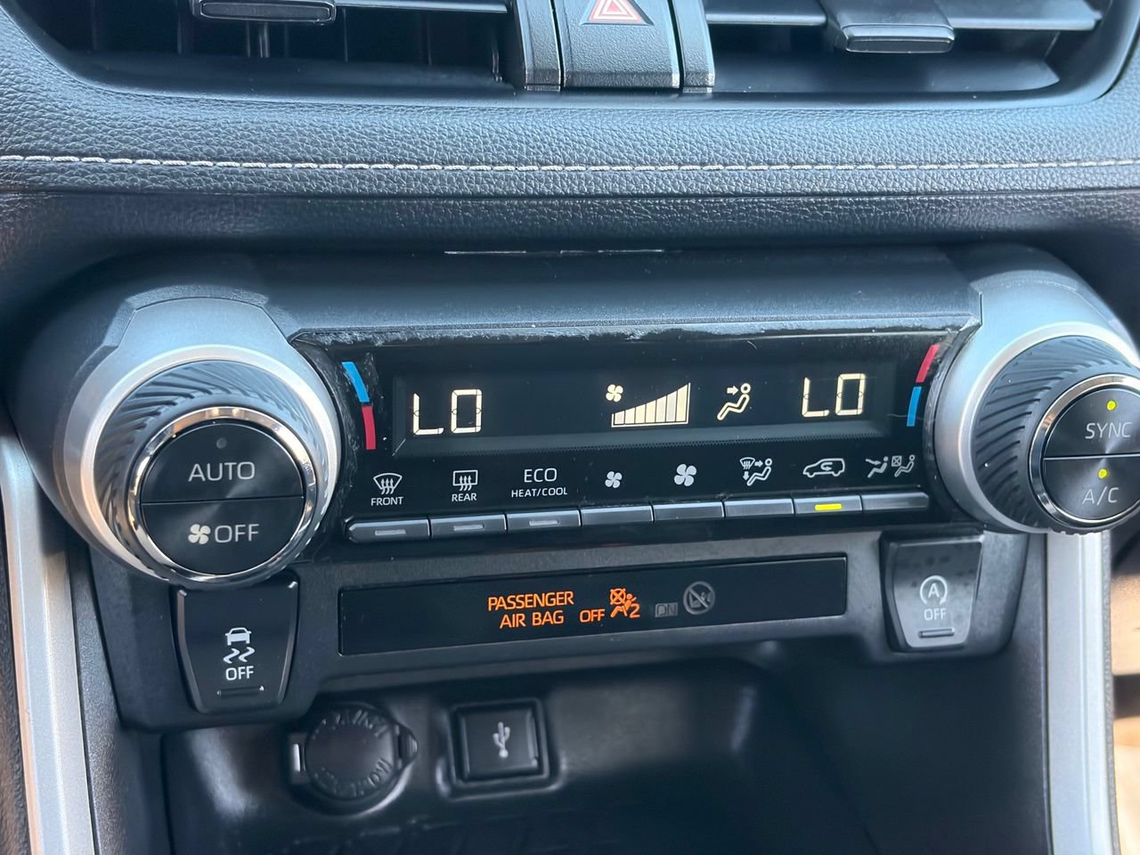 Used 2022 Toyota RAV4 XLE w/ Convenience Package FWD image 24