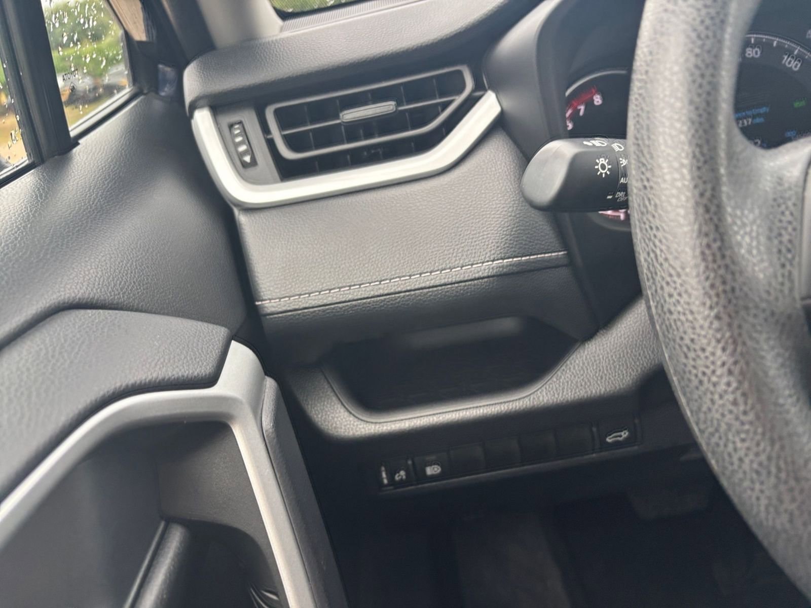 Used 2025 Toyota RAV4 XLE image 34