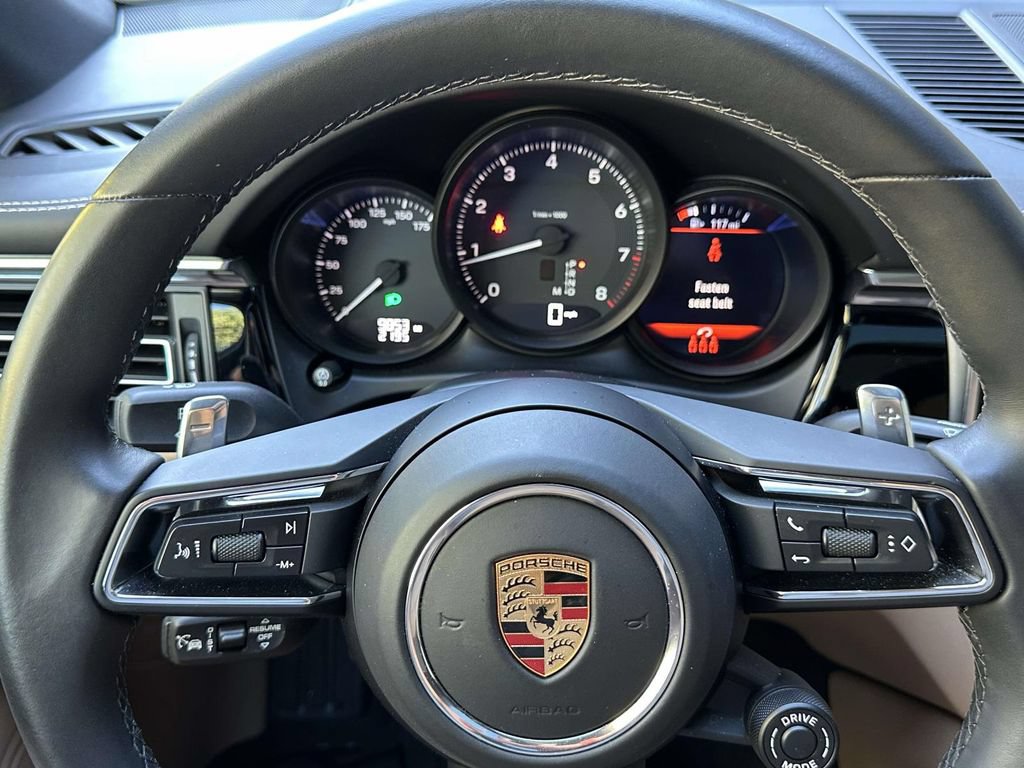 Certified 2025 Porsche Macan AWD/4WD image 21