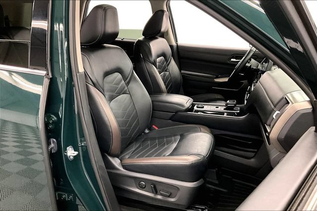 Used 2023 Nissan Pathfinder Platinum w/ Cargo Package AWD/4WD image 8