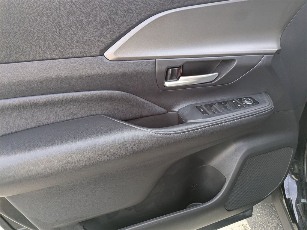Used 2025 Toyota Grand Highlander AWD image 15