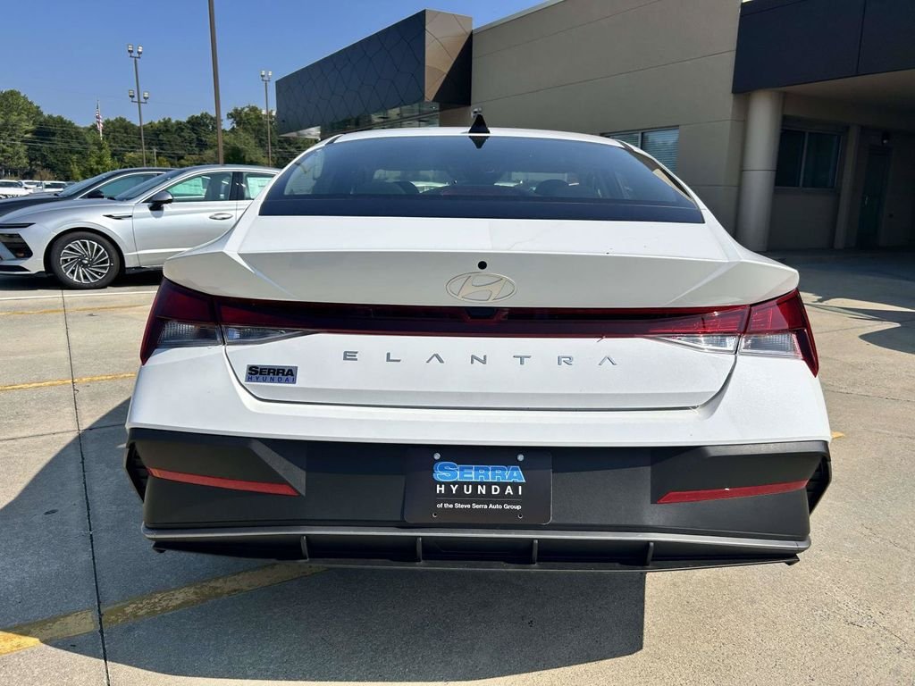 New 2026 Hyundai Elantra SE FWD image 4