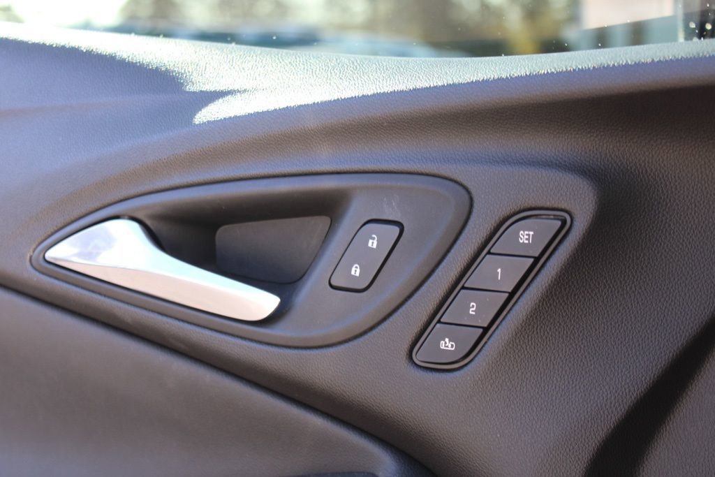 Used 2023 Buick Encore GX Essence w/ Experience Buick Package image 18