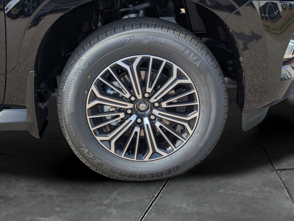 Used 2025 Nissan Armada SL w/ Captain's Chari Seat Package image 6