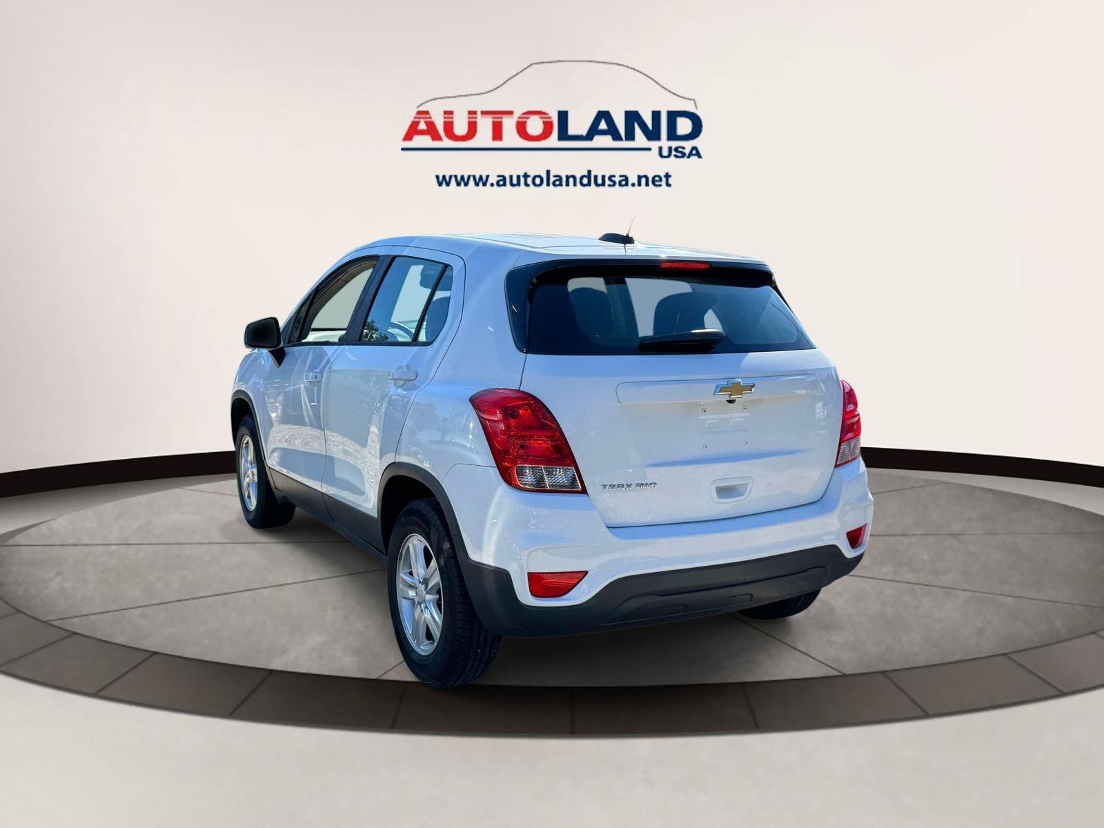 Used 2017 Chevrolet Trax LS AWD/4WD image 3