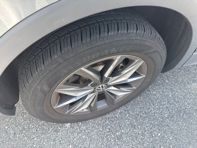 Certified 2023 Volkswagen Tiguan SE w/ Panoramic Sunroof Package FWD image 10