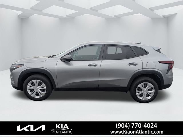 Used 2024 Chevrolet Trax LS w/ Driver Confidence Package FWD image 6