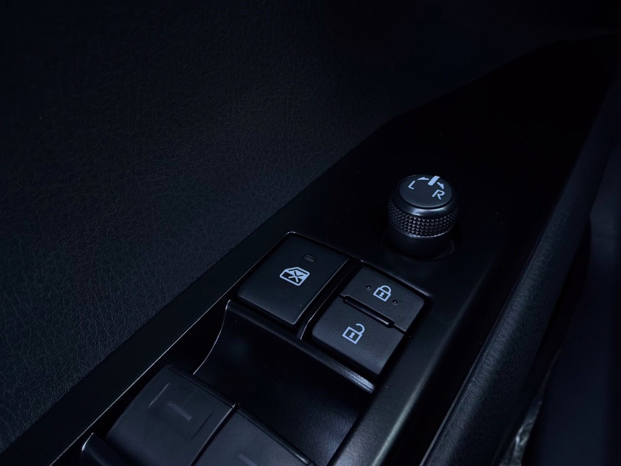 New 2026 Toyota Camry Hybrid FWD image 21