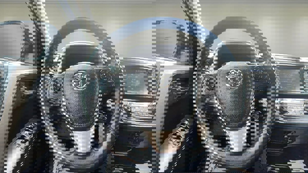 Used 2017 Toyota RAV4 XLE image 11